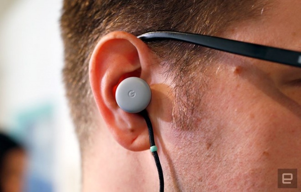 google ra mat tai nghe co kha nang phien dich 40 loai ngon ngu