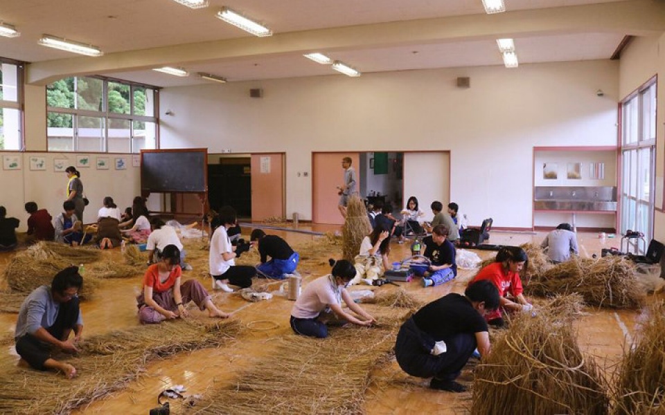nguoi nhat bien dong rom thanh nhung con thu khong lo