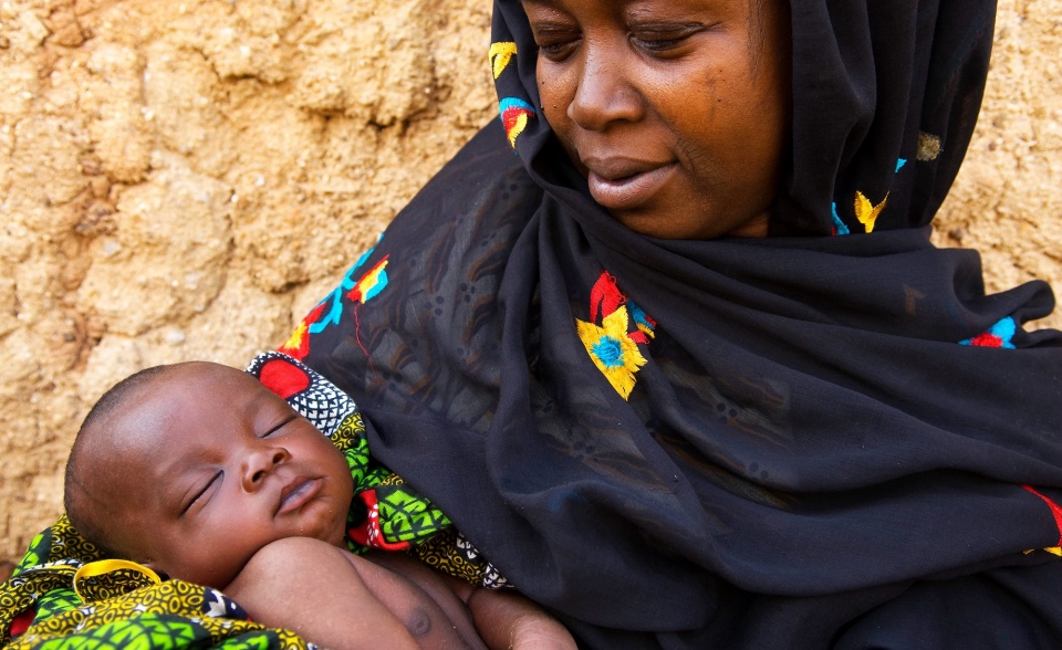 hon 1 ty nguoi tren the gioi khong co danh tinh chinh thuc