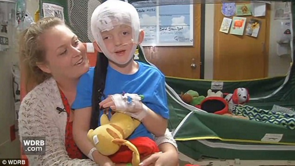 can benh la khien cau be ngu bat thinh linh suot 11 ngay