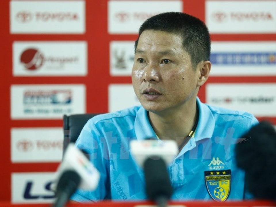 hlv petrovic dang buc xuc vi thanh hoa chiu ap luc phai vo dich