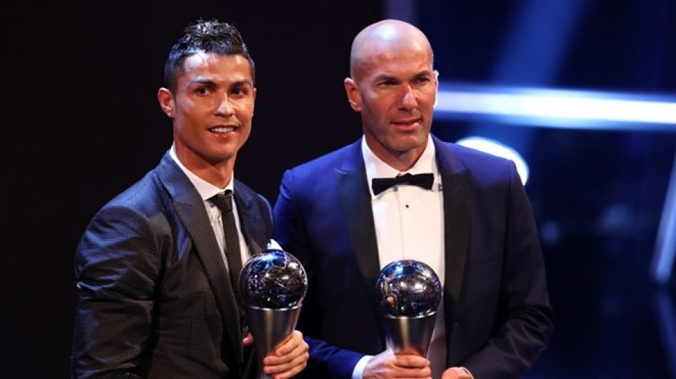 cristiano ronaldo gianh danh hieu cau thu xuat sac nhat fifa