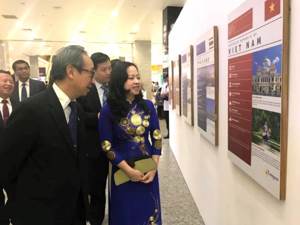 khai mac trien lam anh ve asean tai myanmar