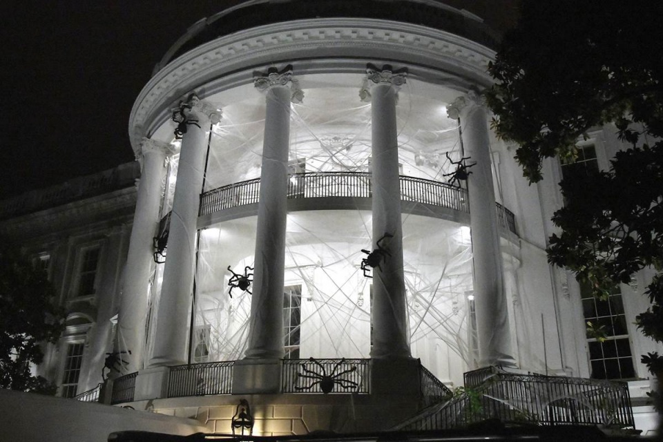 nha trang hoa ngoi nha ma am ngay halloween