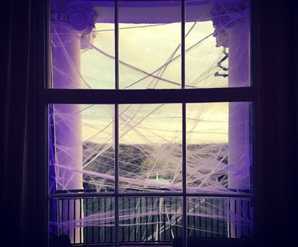 nha trang hoa ngoi nha ma am ngay halloween