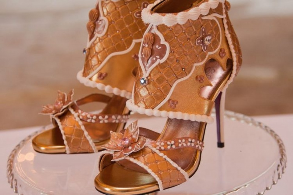 doi giay cao got dat nhat the gioi gia 15 trieu usd