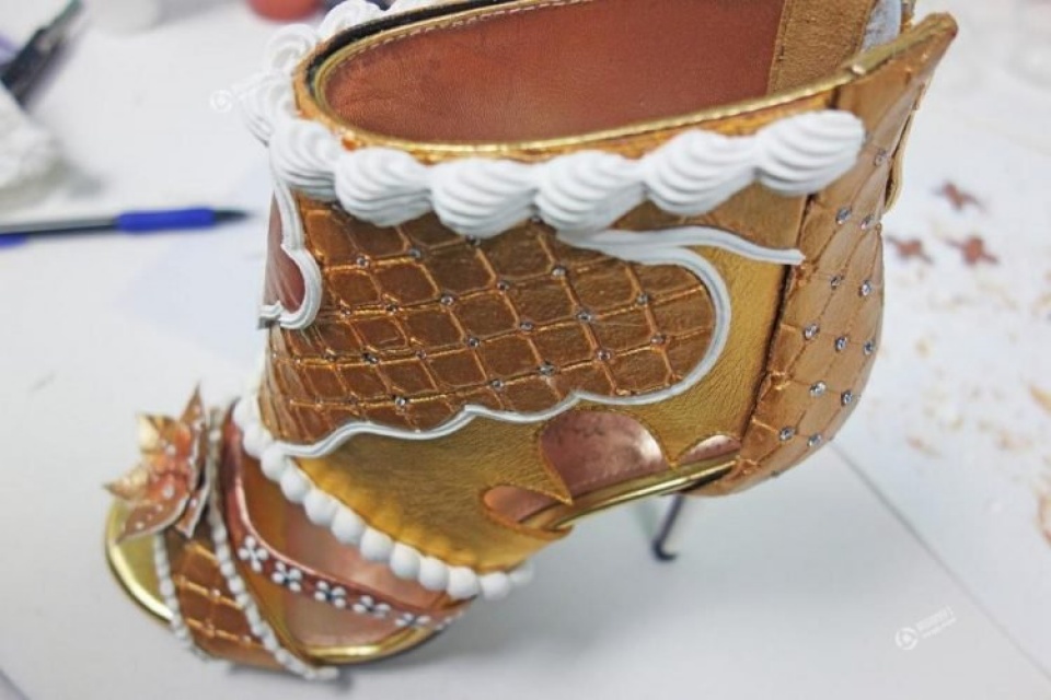 doi giay cao got dat nhat the gioi gia 15 trieu usd