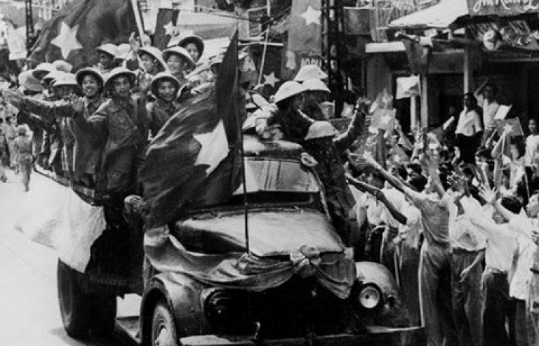 Nhiều hiện vật gắn với Ngày Giải phóng Thủ đô lần đầu được trưng bày