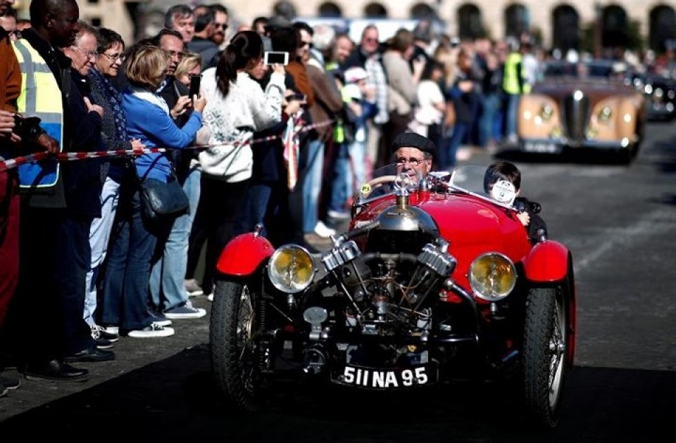 cac loai o to co xinh xan dieu hanh qua thu do paris