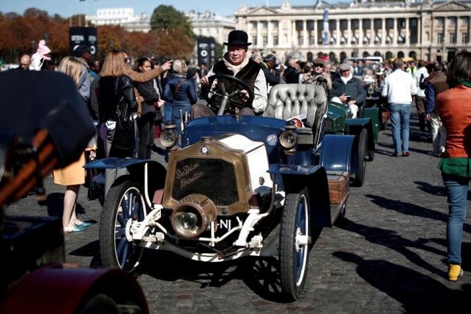 cac loai o to co xinh xan dieu hanh qua thu do paris