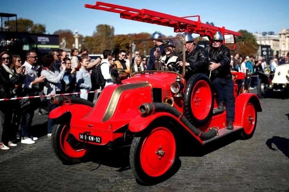 cac loai o to co xinh xan dieu hanh qua thu do paris