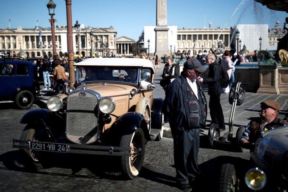 cac loai o to co xinh xan dieu hanh qua thu do paris