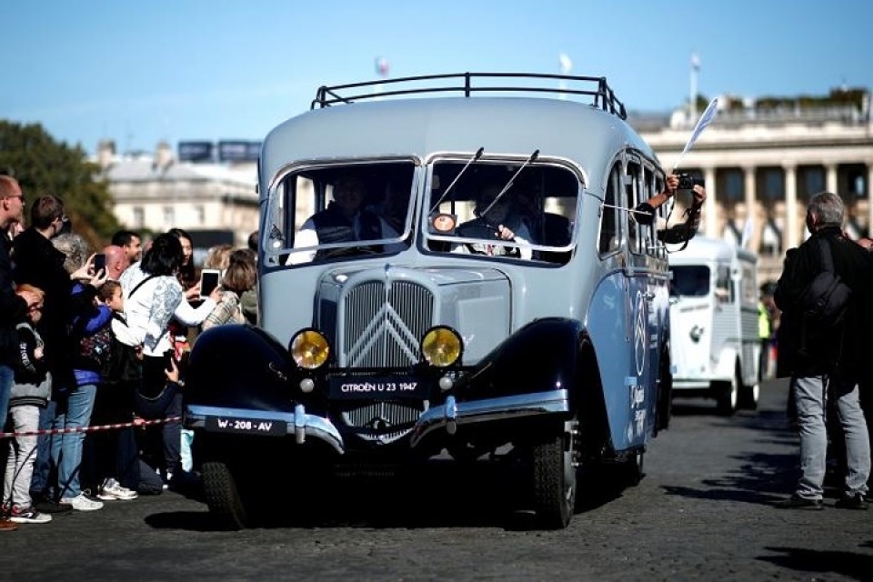 cac loai o to co xinh xan dieu hanh qua thu do paris