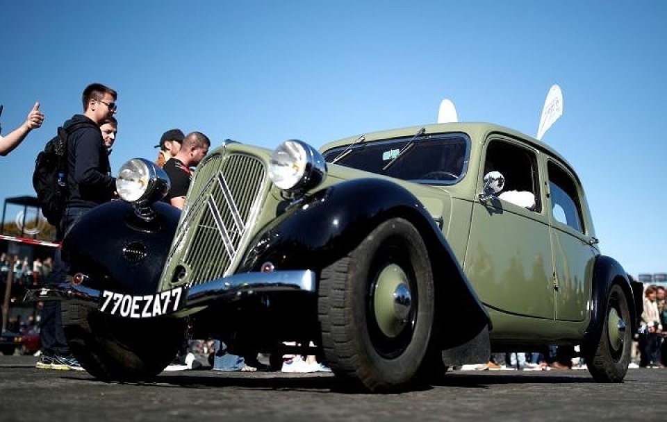 cac loai o to co xinh xan dieu hanh qua thu do paris