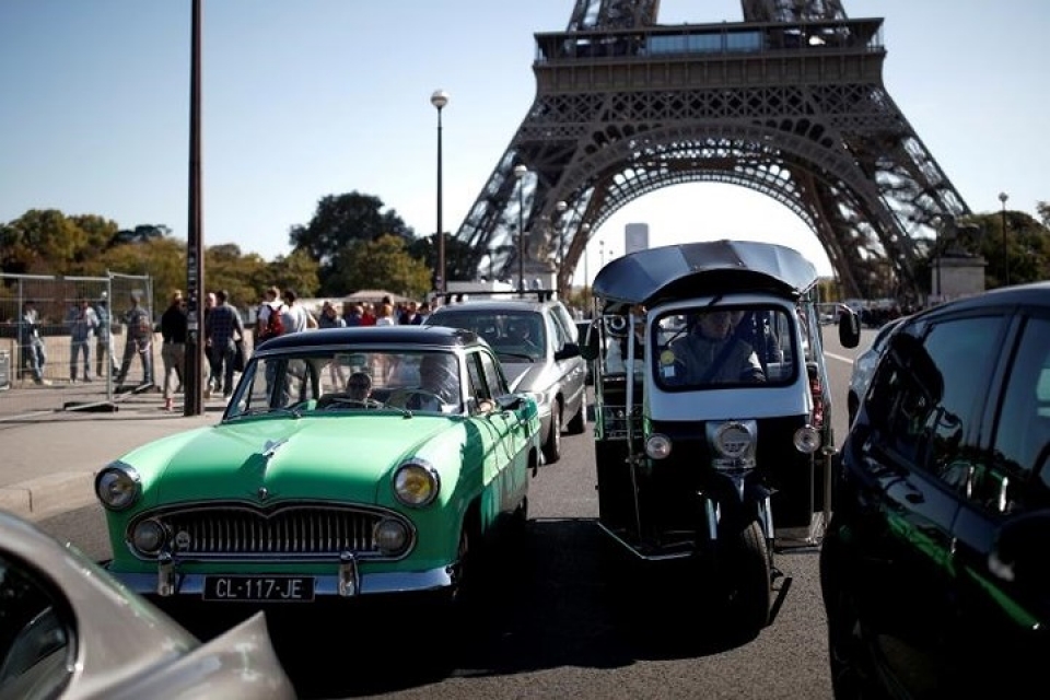 cac loai o to co xinh xan dieu hanh qua thu do paris