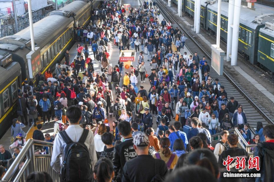 tuan le vang quoc khanh trung quoc nua dat nuoc di chuyen