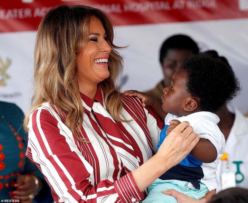 phu nhan tong thong my melania trump dep rang ro o chau phi