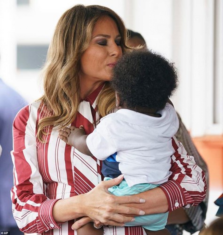 phu nhan tong thong my melania trump dep rang ro o chau phi