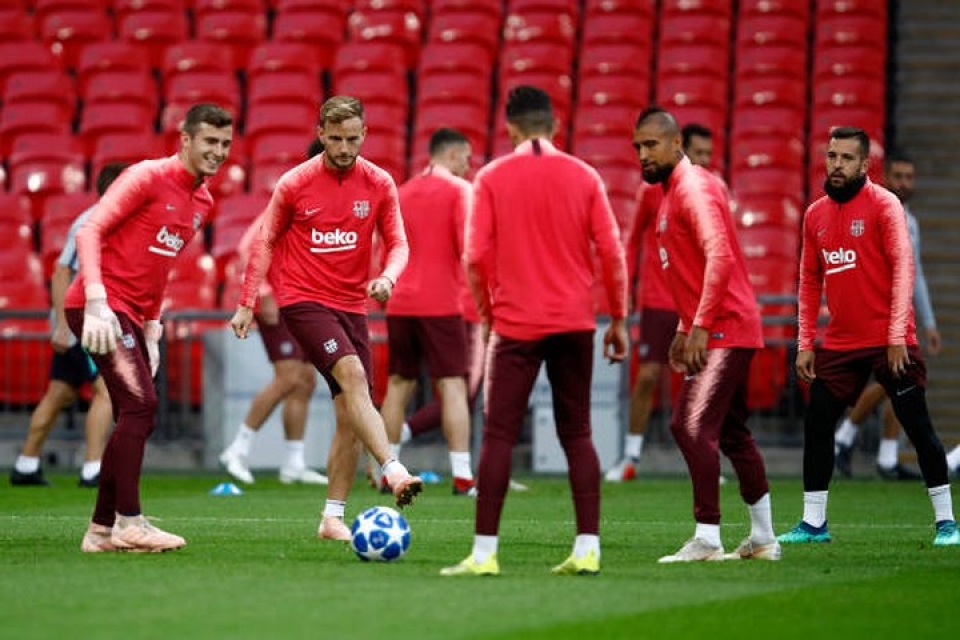 messi suarez cap ke tren san tap san sang pha luoi tottenham