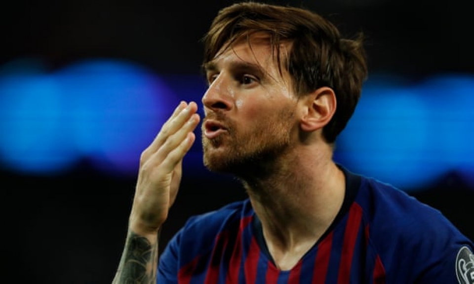 toa sang ruc ro messi duoc tung ho ngut troi