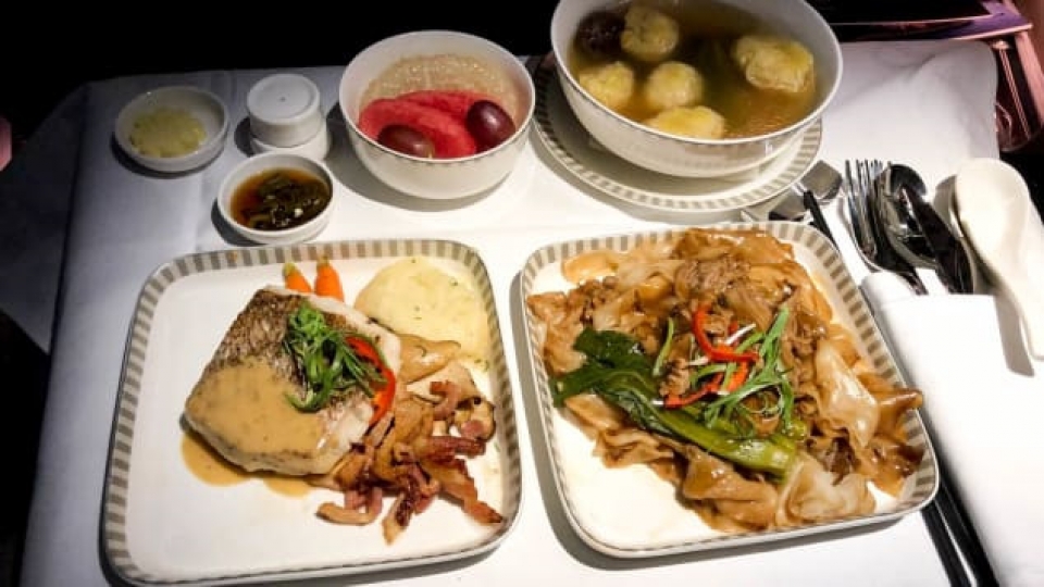 phong vien cnn ke ve 19 gio tren chuyen bay dai nhat the gioi