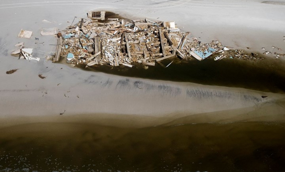 kinh hoang canh tuong tan hoang khi sieu bao michael can quet qua my