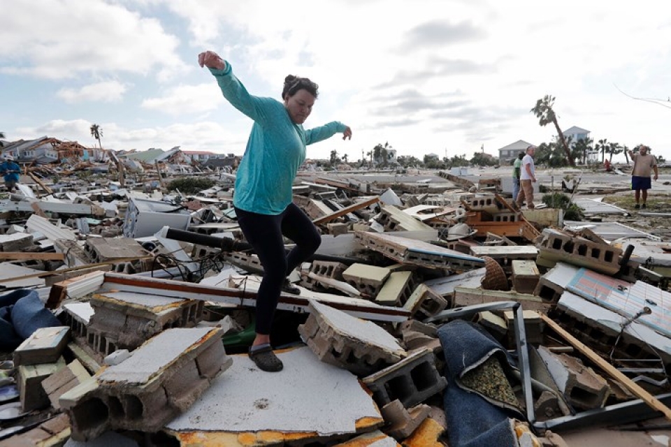 kinh hoang canh tuong tan hoang khi sieu bao michael can quet qua my