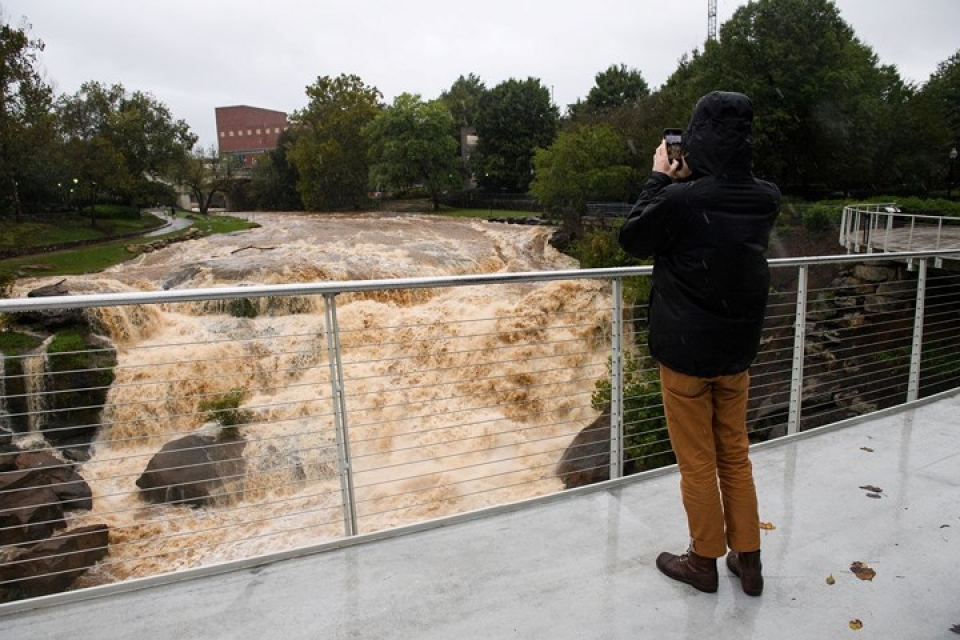 kinh hoang canh tuong tan hoang khi sieu bao michael can quet qua my