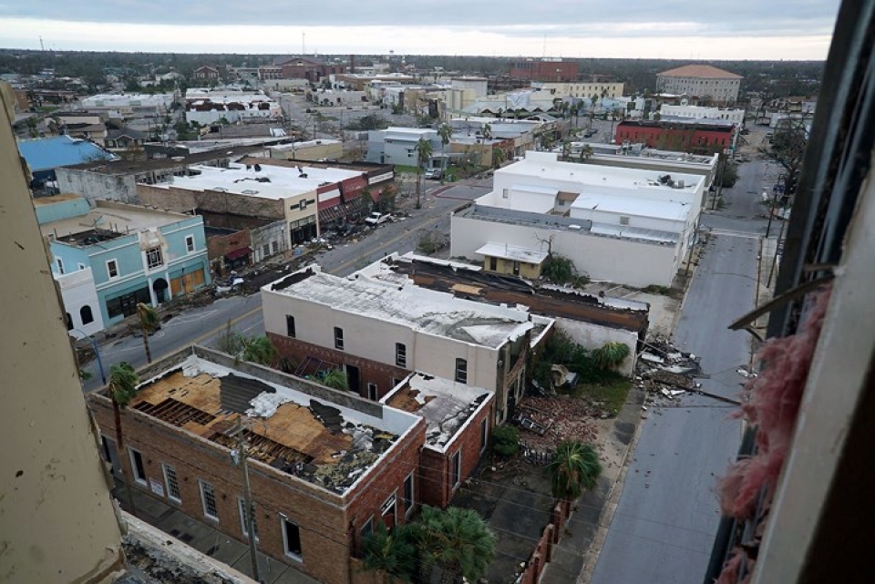 kinh hoang canh tuong tan hoang khi sieu bao michael can quet qua my