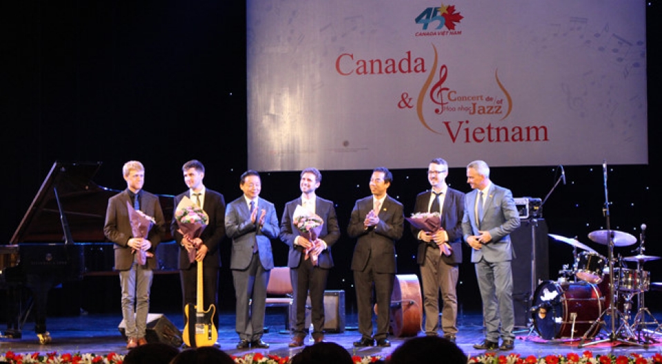 Những chú ong B's Bees mang nhạc jazz Canada tới Việt Nam nhung chu ong mang nhac jazz canada toi viet nam