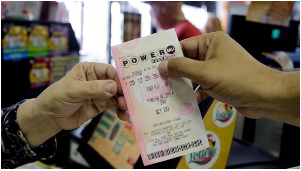 nguoi my phat sot vi hai giai xo so hon 2 ty usd