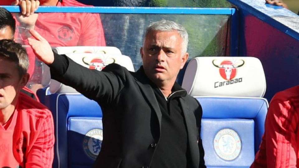 hlv mourinho noi gian quyet tim ra ke phan boi o mu