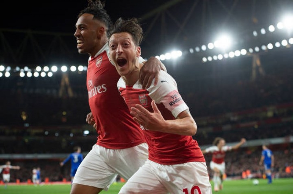 mesut ozil tro lai doi hinh tieu bieu chau au