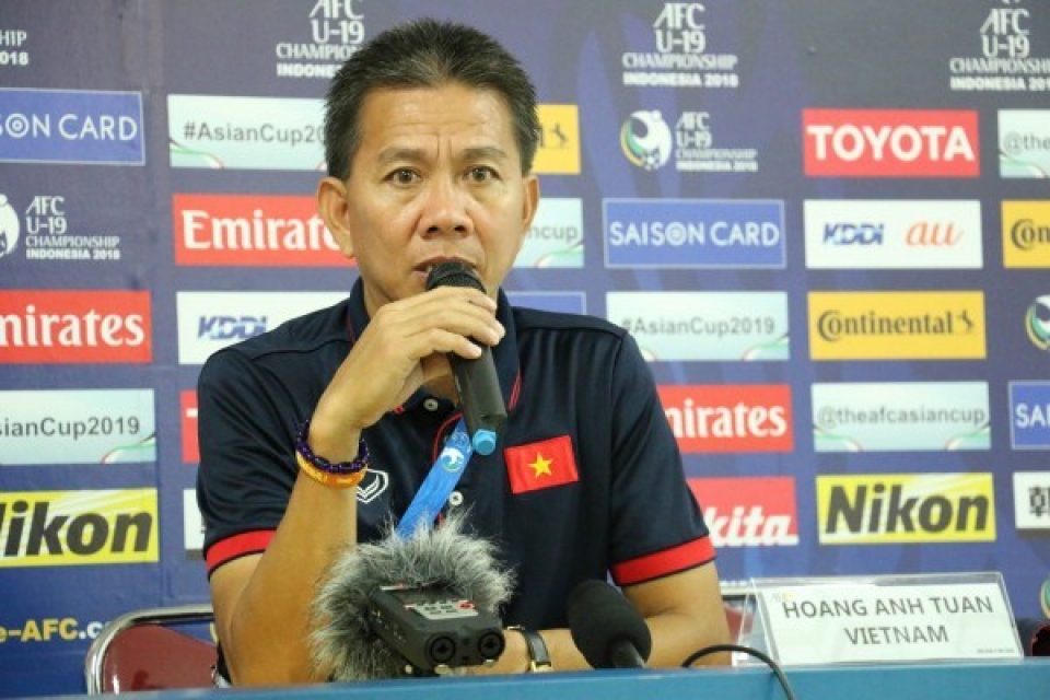 u19 viet nam hlv hoang anh tuan tu hao voi cac hoc tro