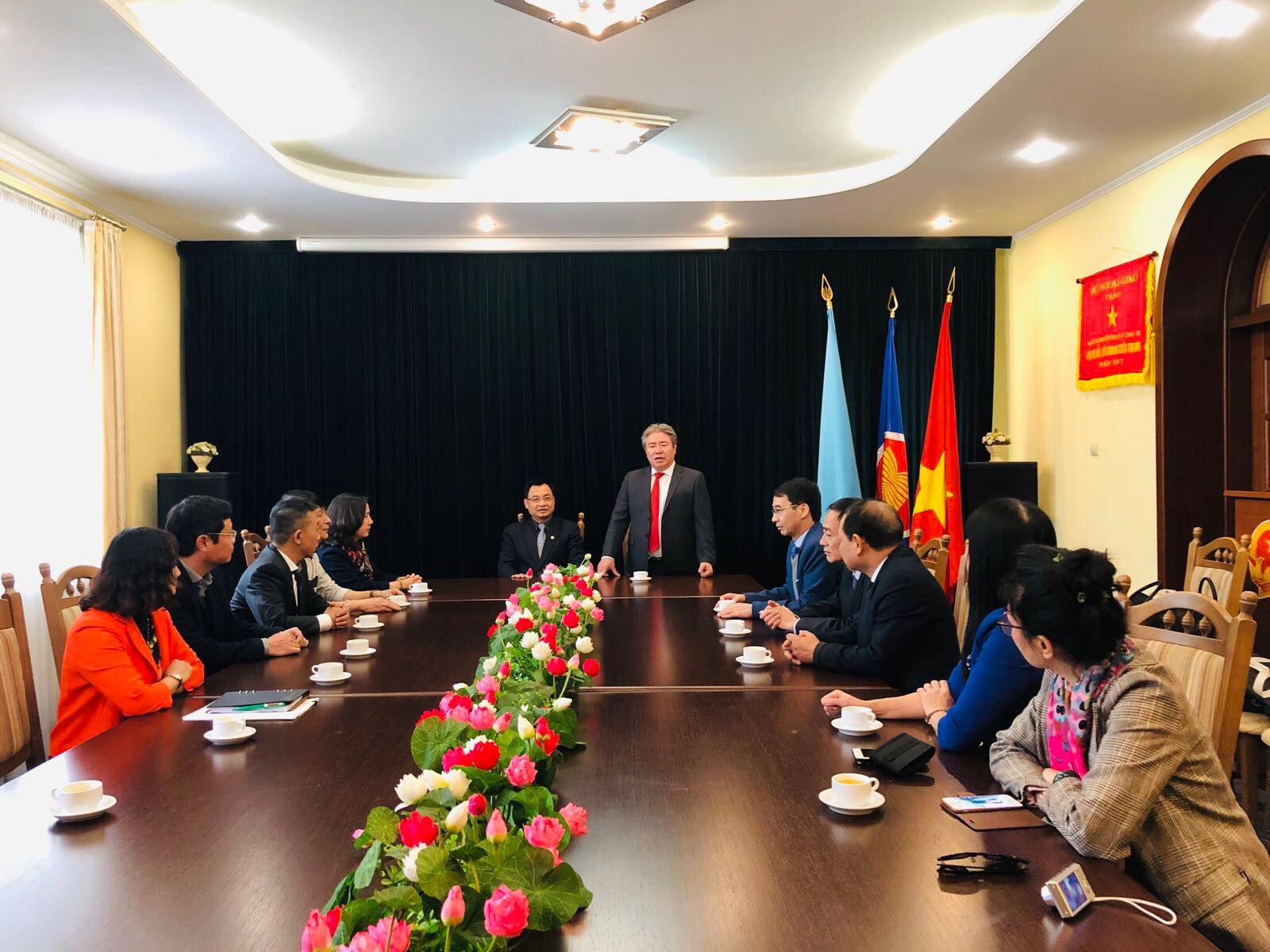 doan hoc vien hanh chinh quoc gia viet nam tham lam viec voi dai su quan tai ukraine