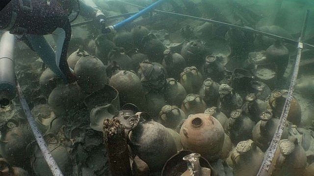 tay ban nha tim thay kho bau chua nhieu do co la ma