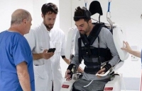 co nhan tao nang duoc vat nang gap 1000 lan mo ra tuong lai cho robot giong het con nguoi