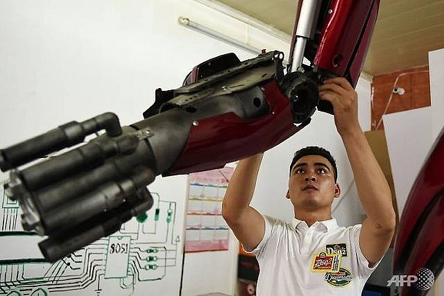 Báo nước ngoài tôn vinh nhóm kỹ sư trẻ Việt Nam làm robot từ phế liệu bao nuoc ngoai viet ve nhom ky su tre viet nam lam robot tu phe lieu