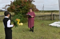 bi an nhung goi tien duoc cat giau khap lang