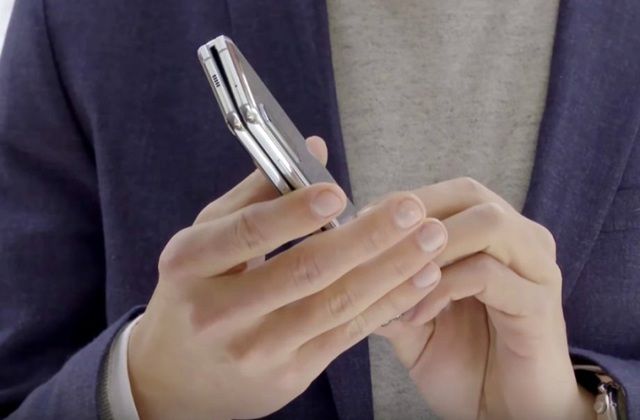 galaxy fold gap loi bong logo samsung sau vai tuan su dung