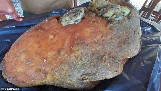 Tìm thấy 'khối đá' lạ xù xì, ngư dân có khả năng 'trúng lớn' 7,6 tỷ đồng tim thay khoi da la xu xi ngu dan co kha nang trung lon 76 ty dong