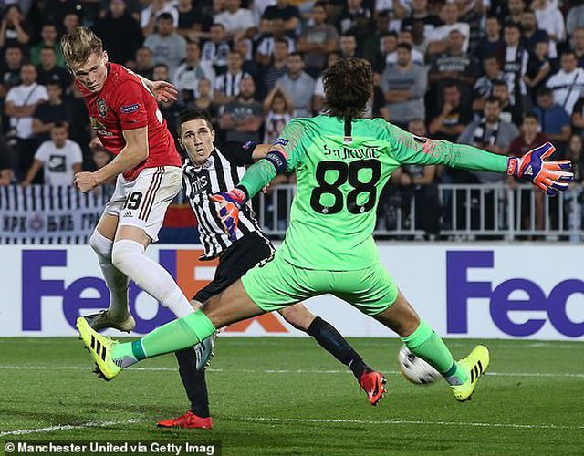 mu len ngoi dau bang arsenal nguoc dong thoat hiem nho bom tan pepe