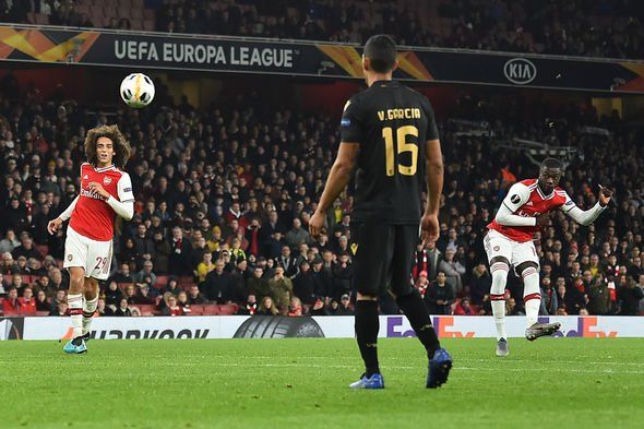 mu len ngoi dau bang arsenal nguoc dong thoat hiem nho bom tan pepe