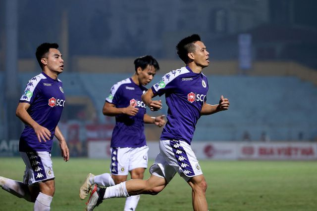 clb ha noi mong lien doan bong da chau a nuong tay