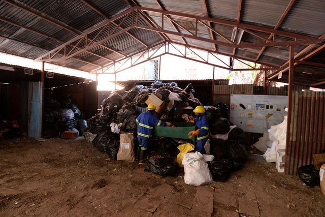 rac thai o nui everest duoc tai che nhu the nao