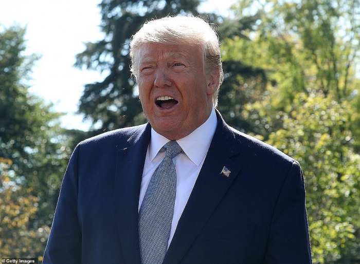 tong thong donald trump trach apple sao no bo nut home tren iphone