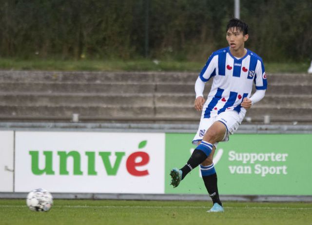 Chuyên gia Hà Lan chê Heerenveen không biết sử dụng Văn Hậu chuyen gia che heerenveen khong biet su dung van hau