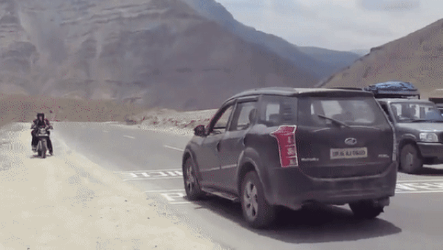 Nhà khoa học lý giải hiện tượng bí ẩn ở "ngọn đồi nam châm', nơi ô tô tắt máy vẫn tự lên dốc bi an o ngon doi ky la noi o to tat may van tu len doc