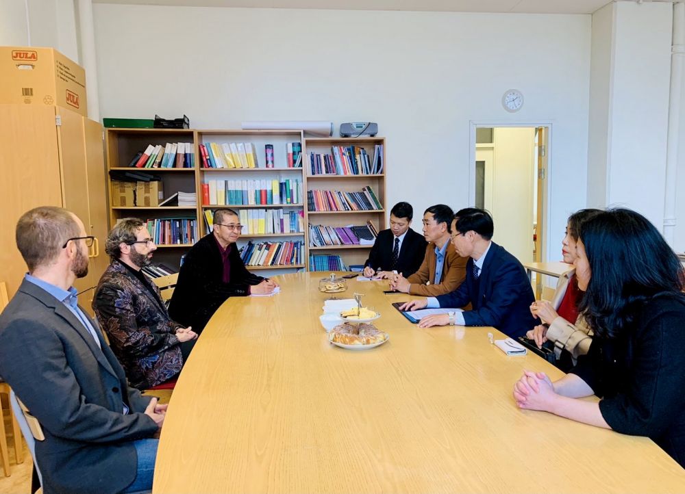 cong tac cong dong gin giu va phat huy ban sac van hoa viet nam trong cong dong nguoi viet tai thuy dien