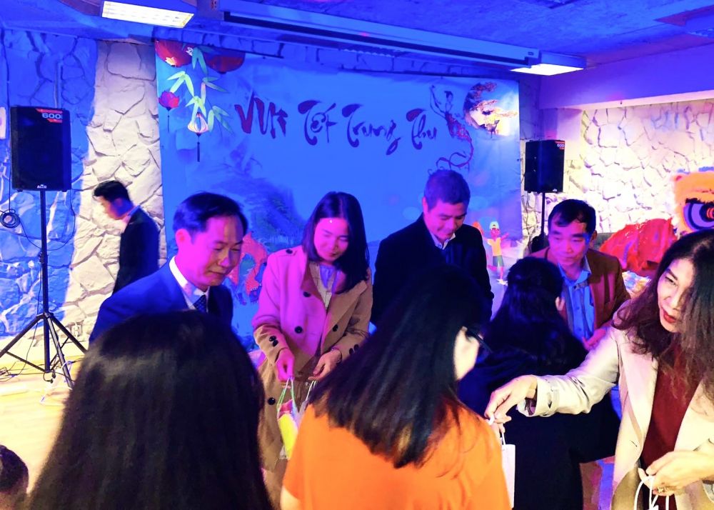 cong tac cong dong gin giu va phat huy ban sac van hoa viet nam trong cong dong nguoi viet tai thuy dien